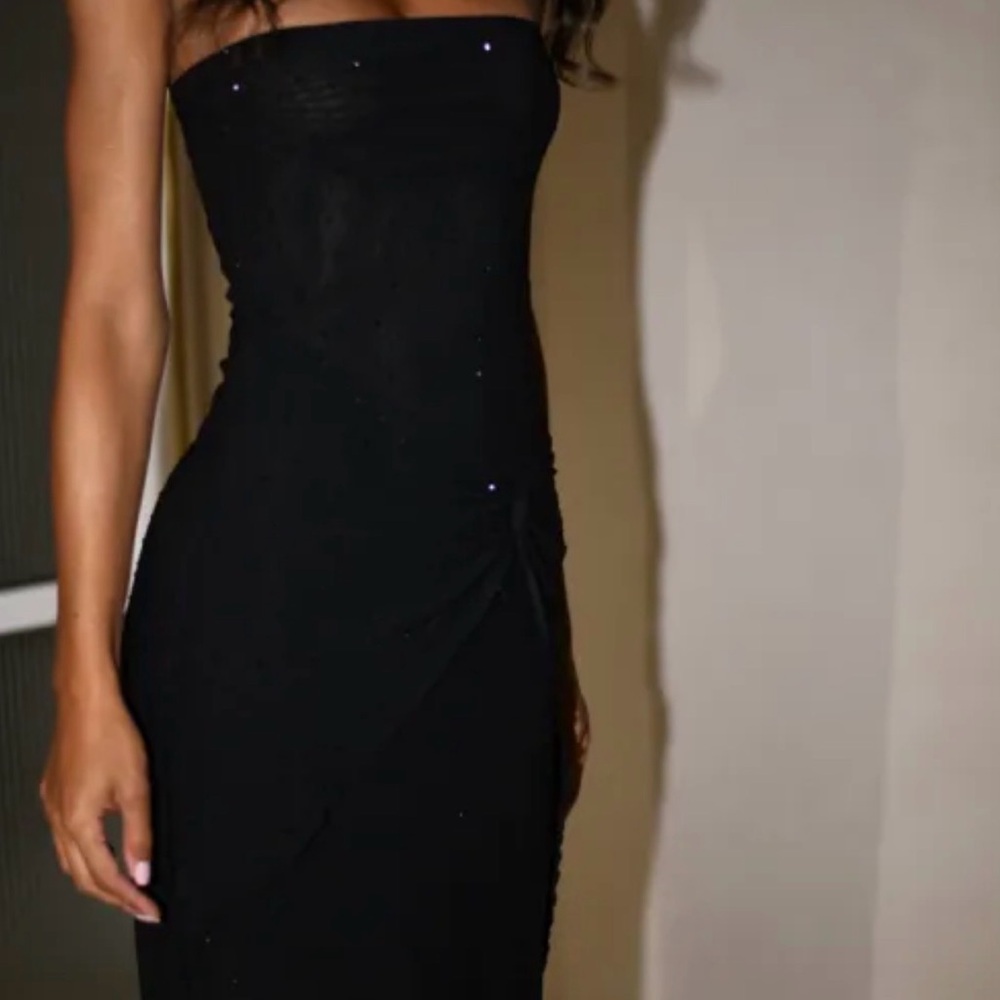 Meshki Elegant Black Strapless Dress